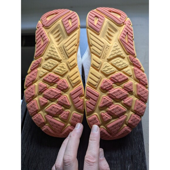 Women's Hoka Arahi 6 Wide Athletic Shoes *Great Condition* Size 8 D Light Gray - Picture 9 of 11